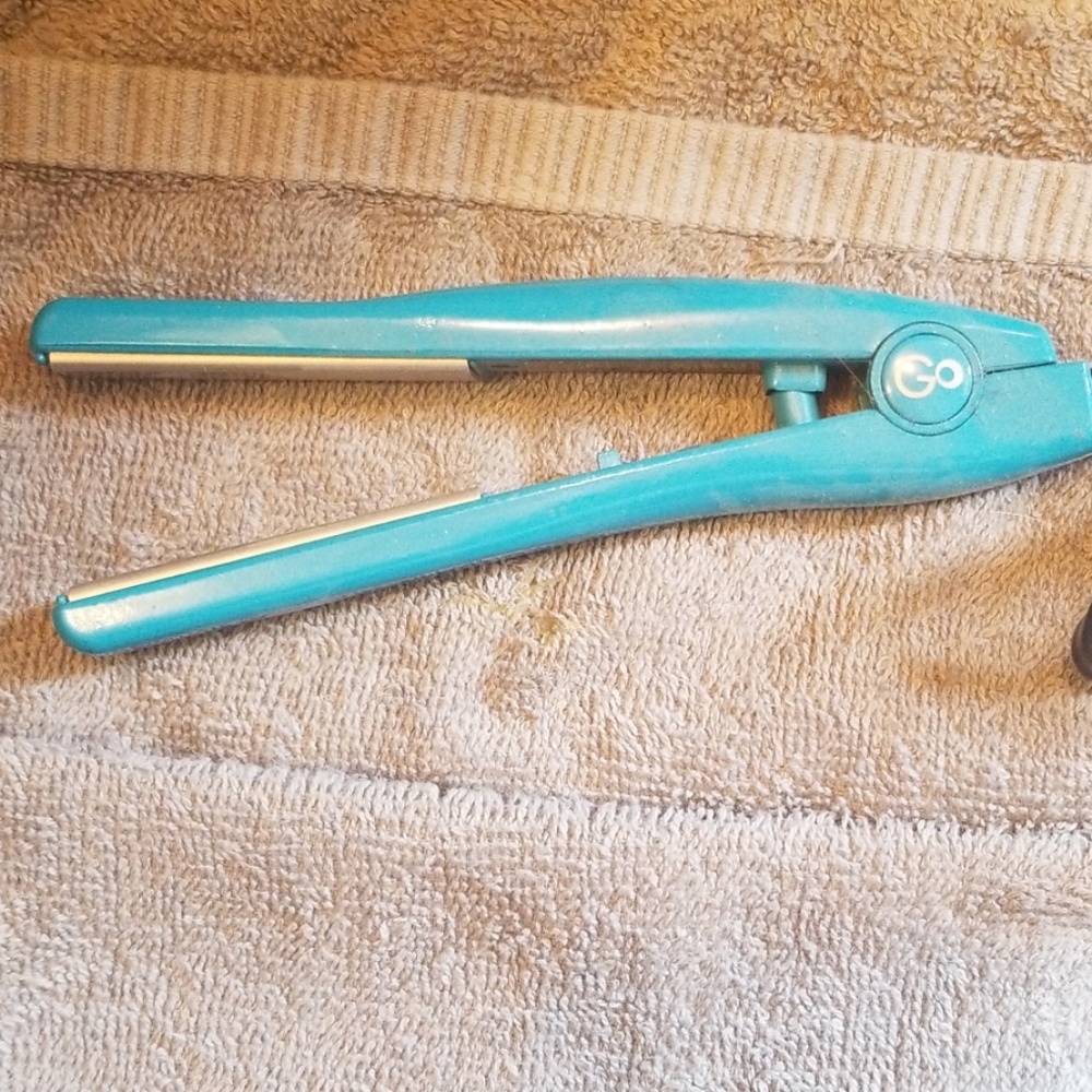 Mini go styling iron by fhi heat